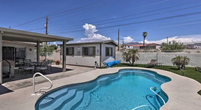 Коттедж с 3 комнатами 4 Mi to Lake Havasu: Luxe Home in Arizona!