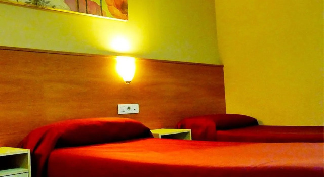 Hostal Drassanes
