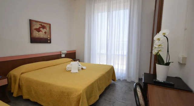 Четырёхместный номер Standard с балконом Hotel Suprem