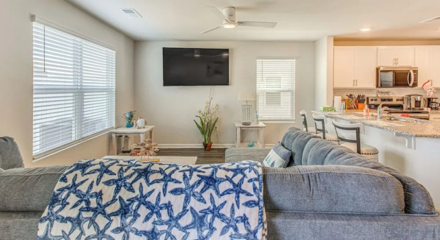 2 Mi to Sea & Sand! Modern New Build in Surfside, Забронировать Апартаменты/квартира Апартаменты Южной Каролины, Апартаменты/квартира