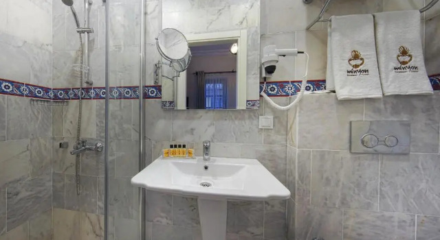 Трёхместный номер Standard Minyon Hotel