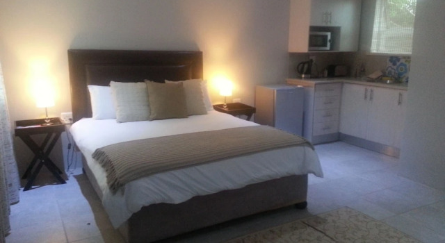 Двухместный номер Economy с балконом At Eezzze Riversway Self Catering