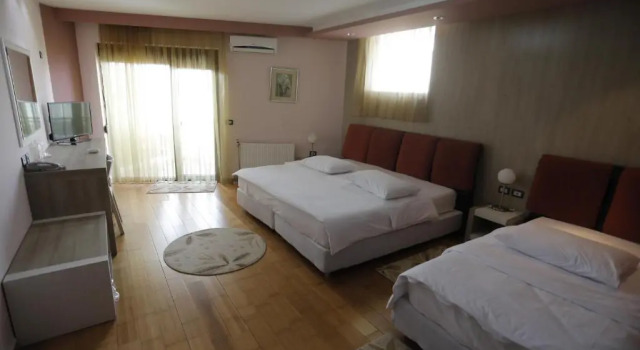 Трёхместный номер Standard с балконом Hotel 1 Maji