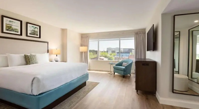 Люкс c 1 комнатой with historic city view Hotel Ballast Wilmington, Tapestry Collection by Hilton