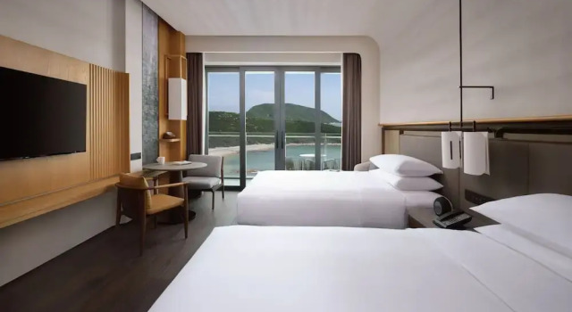 Четырёхместный номер Premier с балконом и с видом на океан Zhuhai Dong'Ao Island Marriott Resort And Spa