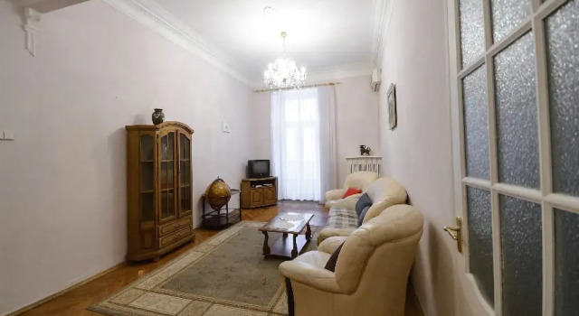Kiev Accommodation Apart.kruglouniversitetska st, Забронировать Отель Отели Киева 3 звезды, рядом с Национальный художественный музей Украины, 3*