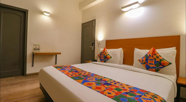 Номер Deluxe FabHotel Lord Inn