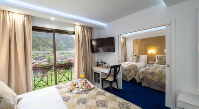Четырёхместный номер Standard с видом на горы Hotel Princesa Parc Excellence