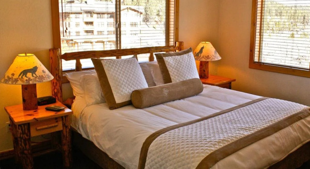 Red Wolf Lodge At Squaw Valley, Rezerwuj Apartament Hotele w Squaw Valley z parkingiem, Parking