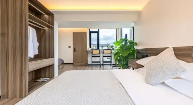 Семейный люкс Premium с видом на озеро Floral Hotel·Jinqi Mountain Lake hotel (Dali Erhai Ecological Corridor Store)