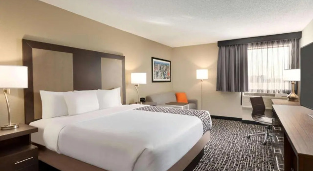 Люкс La Quinta Inn & Suites by Wyndham St Louis Route 66