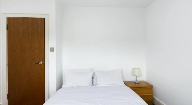 2 BED Flat in Swiss Cottage, Забронировать Дом для отпуска Коттеджи Лондона, рядом с Сент-Джонс Вуд, Коттедж