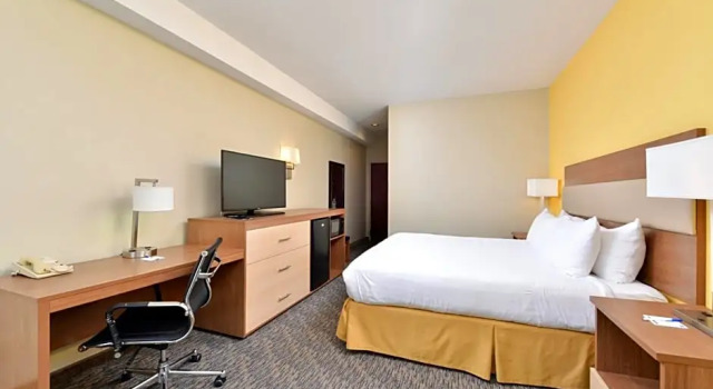 Двухместный номер Standard с видом на бассейн Best Western North Attleboro - Providence Beltway