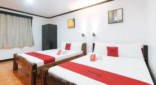 Двухместный номер Standard RedDoorz at La Sefa Hotel and Resort Atimonan