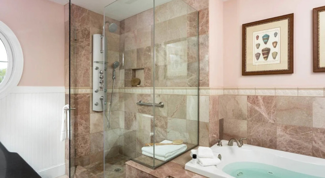 Двухместный люкс Grand с видом на воду Grand Harbor Inn
