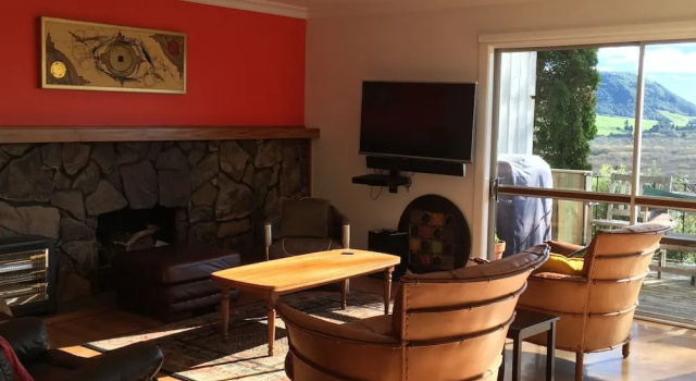 Коттедж Lakeview Holiday Home