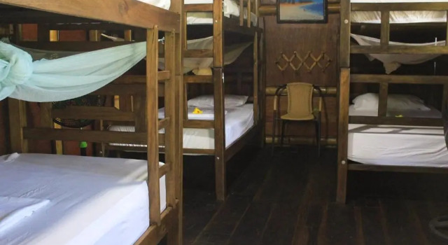 Кровать в общем номере La Natura Hostel & Pool