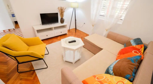 Red House Apartment, Забронировать Апартаменты/квартира Доброта 