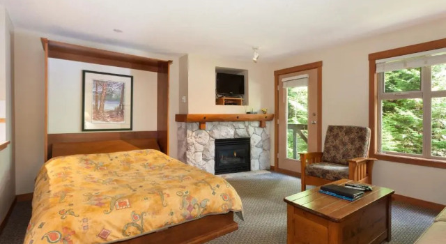 Студия Lost Lake Lodge by Whistler Premier