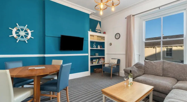 Апартаменты Top Sail - Beautiful Apartment Minutes Walk to Beach and Town Centre