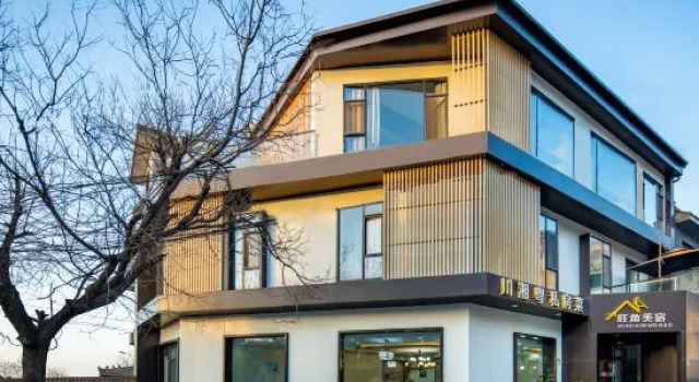 HuashanMong Kok Boutique Design B&B (at Huashan Scenic Area Ticket Office), Boek Bed and Breakfast Hotels in Shaanxi met parkeren, Parkeren