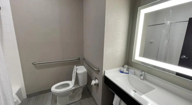 Двухместный номер Standard Holiday Inn Express Hotel and Suites Ada by IHG