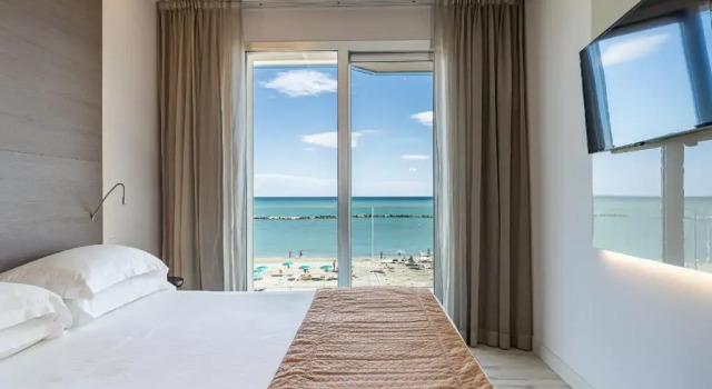 Четырёхместный номер Standard с видом на море Hotel Savini