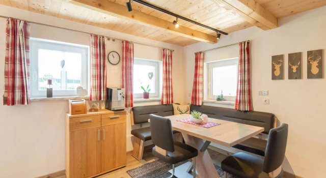 Alpine Holiday Home in Bramberg am Wildkogel with Garden, Rezerwuj Apartament Hotele w Salzburg z parkingiem, Parking