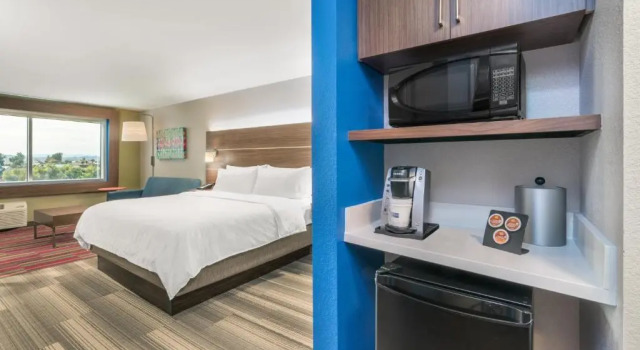 Люкс Holiday Inn Express & Suites Lake Havasu - London Bridge by IHG