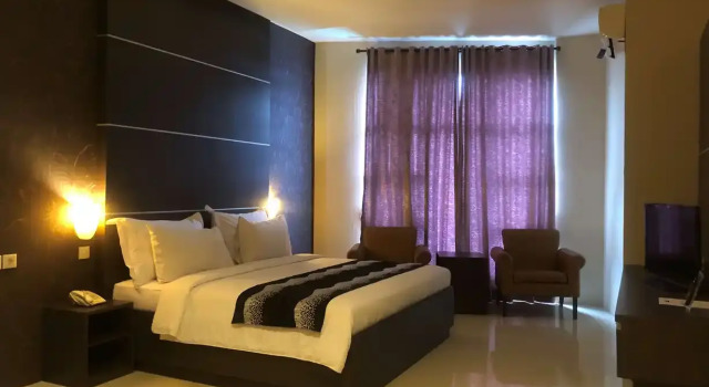Полулюкс Kyriad Sadurengas Hotel