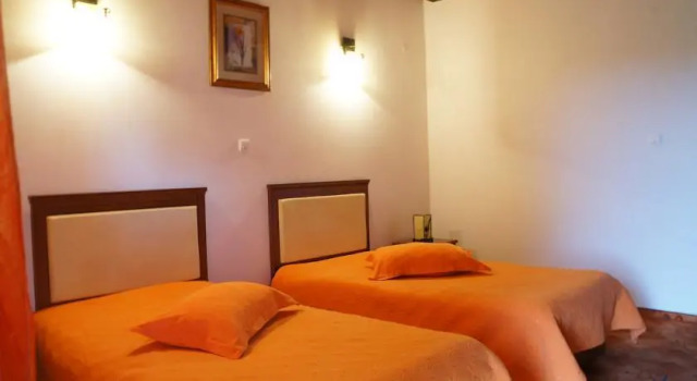 Drumul Dragostei, Rezerwuj Hotel Hotele w Lancrăm z parkingiem, Parking