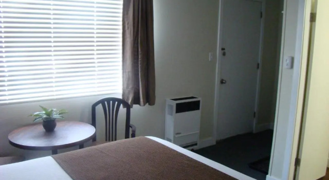 Paddock Inn, Book Hotel Coleman Crowsnest Pass