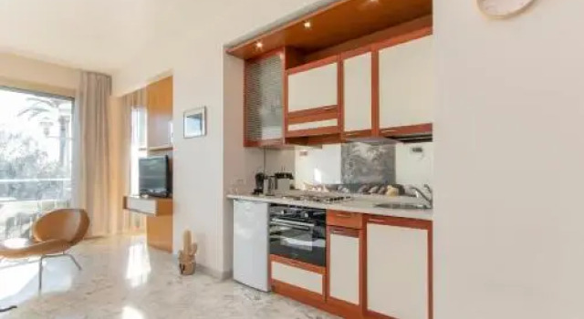 Maison Bianchi - 43 Promenade des Anglais, Забронировать Отель Ницца Приморские Альпы, рядом с Музей Массена