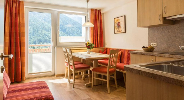 Haus Tyrol, Rezerwuj Hotel Hotele w Tyrol z parkingiem, Parking