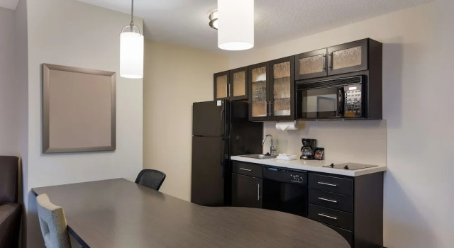Двухместный номер Standard c 1 комнатой Sonesta Simply Suites Des Moines