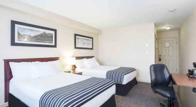 Четырёхместный номер Standard Sandman Hotel Quesnel