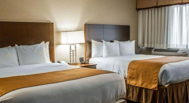 Четырёхместный люкс Garner Hotel Wadsworth by IHG