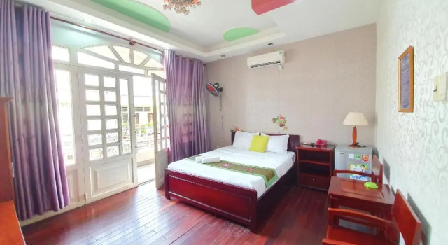 Двухместный номер Deluxe с балконом Truong Giang Hotel