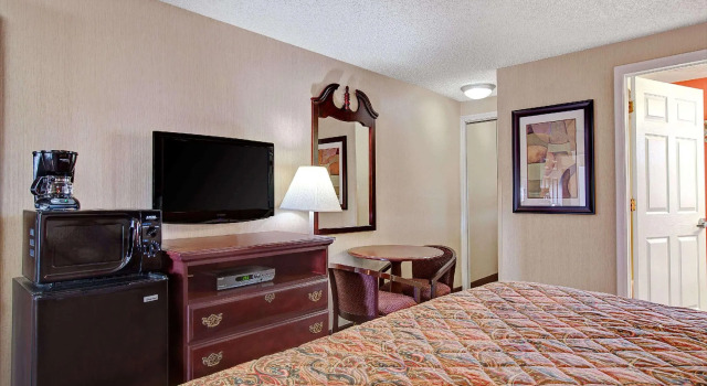 Номер Deluxe Days Inn by Wyndham Ridgefield NJ