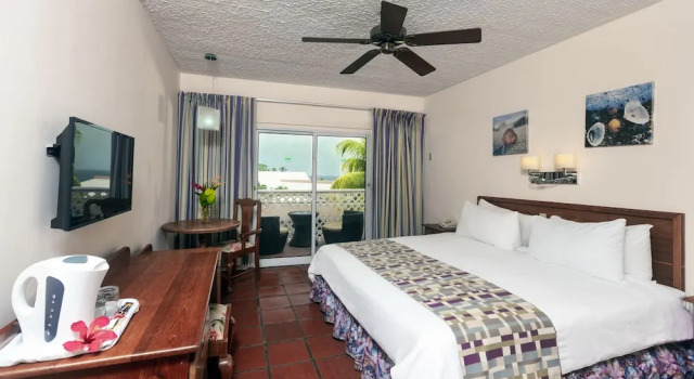 Двухместный номер Standard с балконом и с видом на сад Grafton Beach Resort