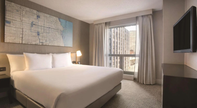 Двухместный люкс Accessible c 1 комнатой Hilton Chicago Magnificent Mile Suites