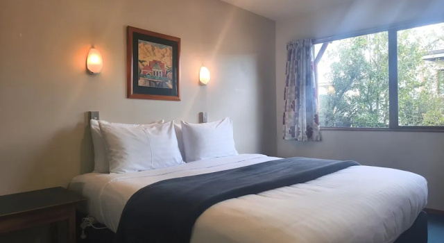 Номер Premium c 1 комнатой с балконом Aspen Lodge Motel