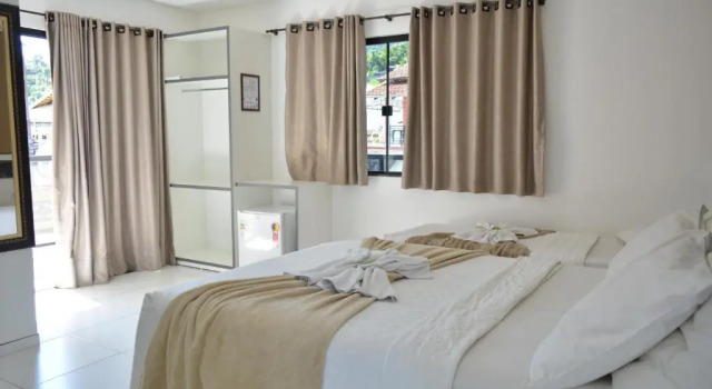 Трёхместный номер Standard с балконом Hotel Estrela do Mar