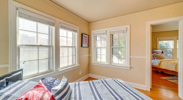 Charming Tusla Home ~ Half-mi to Expo Square!, Reservar Casa de férias Tulsa Oklahoma