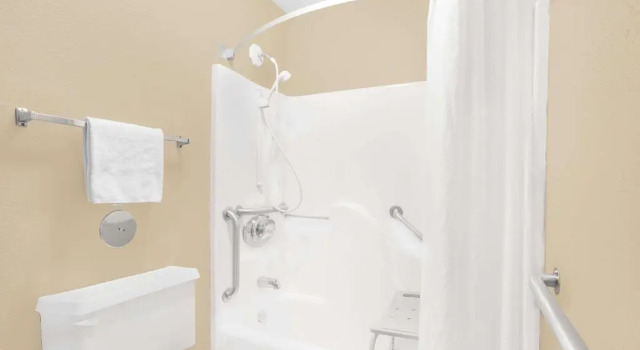 Двухместный номер Standard Super 8 by Wyndham East Moline