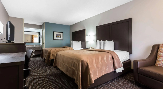 Четырёхместный номер Standard Quality Inn & Suites Mooresville-Lake Norman