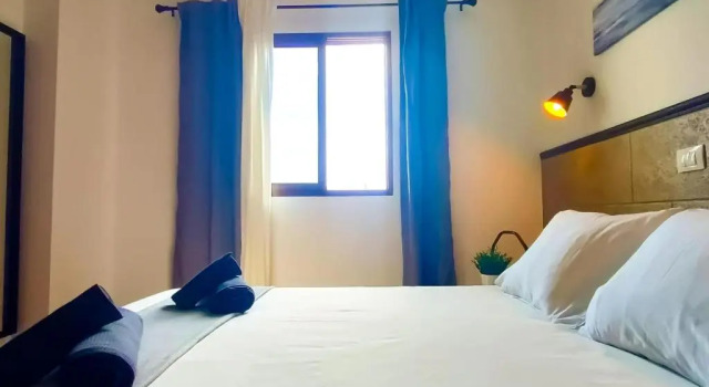 Relaxing Friendly Holiday Home, Забронировать Отель Отели Плайя дель Инглес с бассейном, рядом с Экуменический храм Эль-Сальвадор, Бассейн