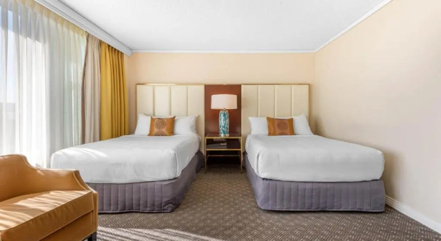 Четырёхместный номер Deluxe Omni Mont-Royal Hotel