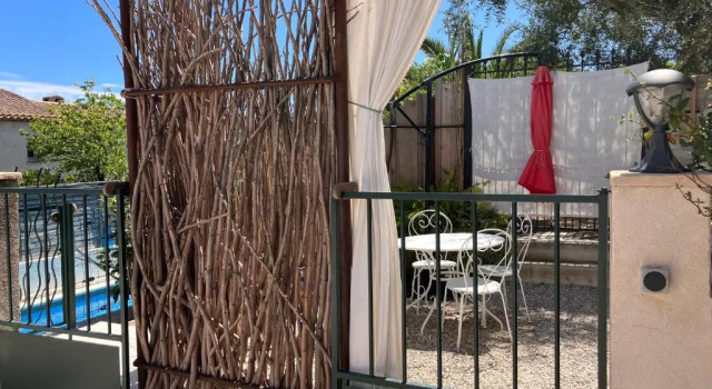 Апартаменты 2 pièces rez-de-jardin dans maison avec piscine