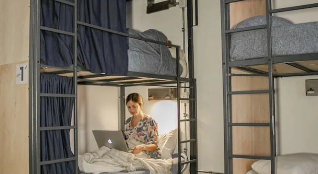 Кровать в общем номере Bill & Bill San Telmo Hostel